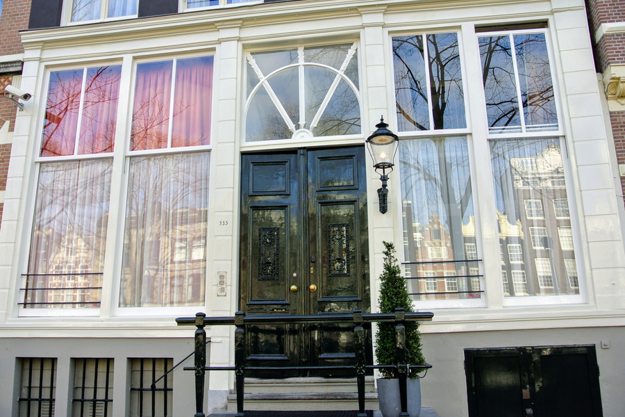 Herengracht-eindresultaat voordeur en kozijnen